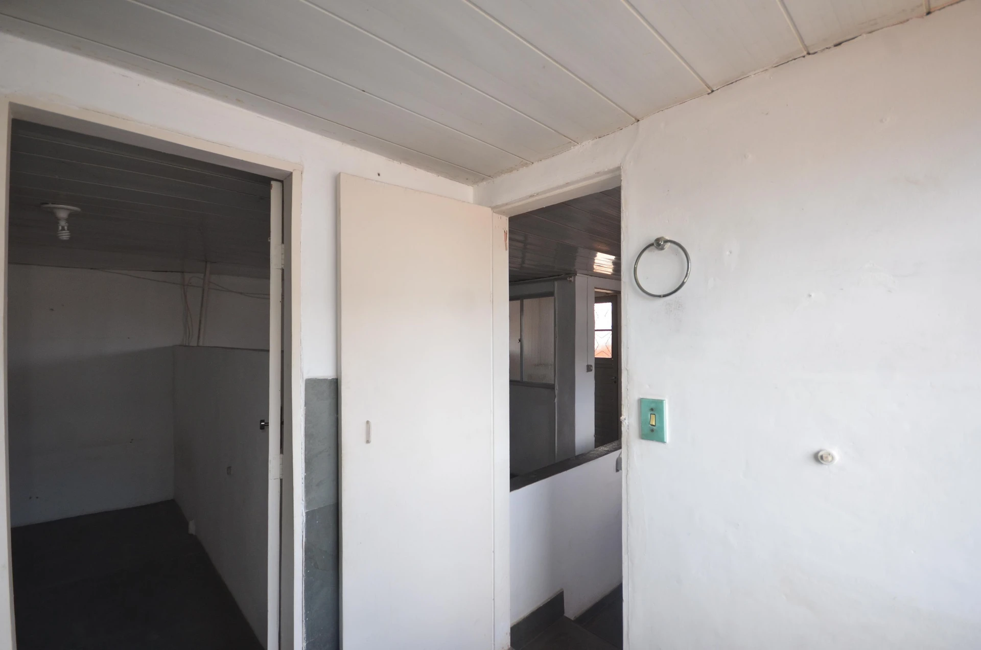 1-bedroom rental apartment with a compact kitchenette — photo 15