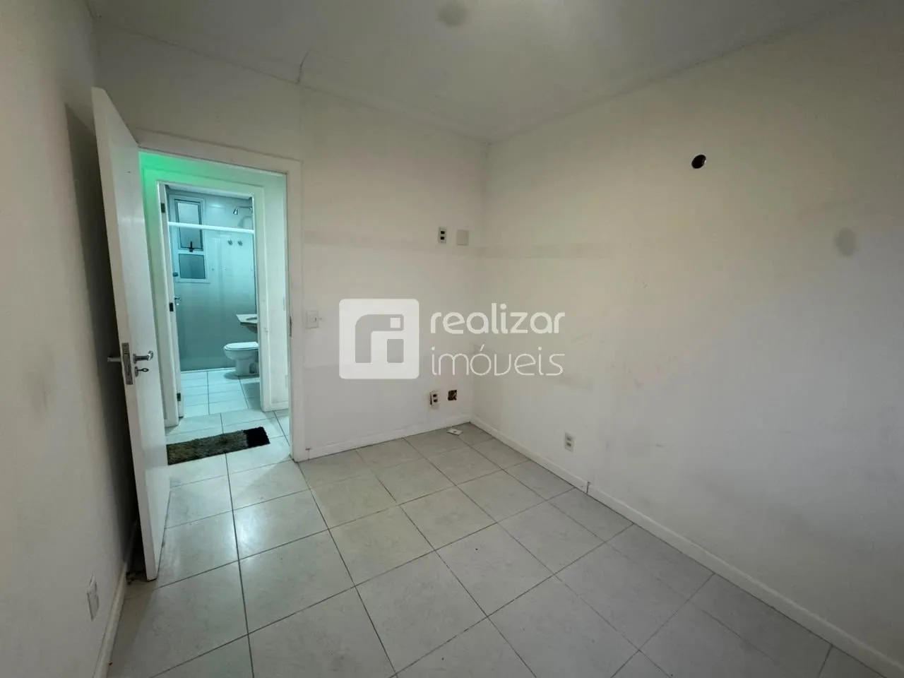 3-bedroom apartment with a built-in balcony grill — photo 20