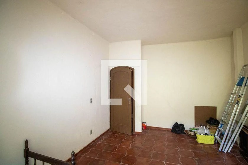 Furnished house with 4 bedrooms and 215 m² — photo 48