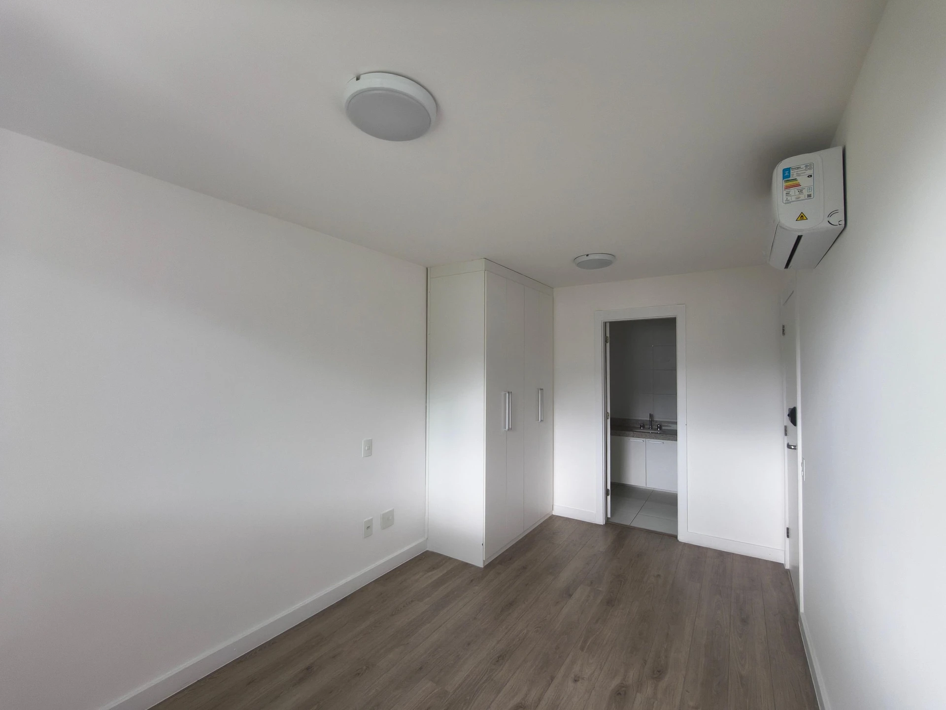 Apartamento, 82 m², com janelas do piso ao teto — photo 36