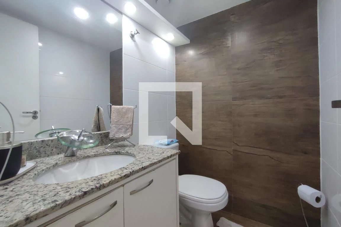 Apartamento de 89 m² com janelas do piso ao teto e closet — photo 4