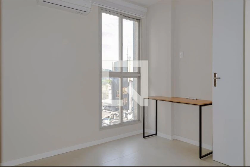2-bedroom apartment with 1 bathroom and parking — photo 2