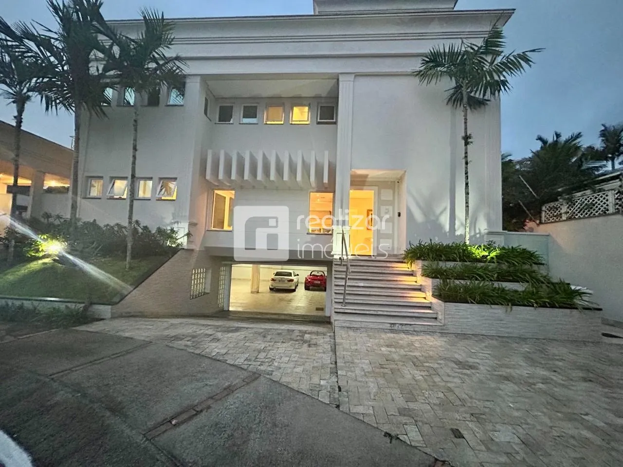 House with 7 bedrooms and a private garden