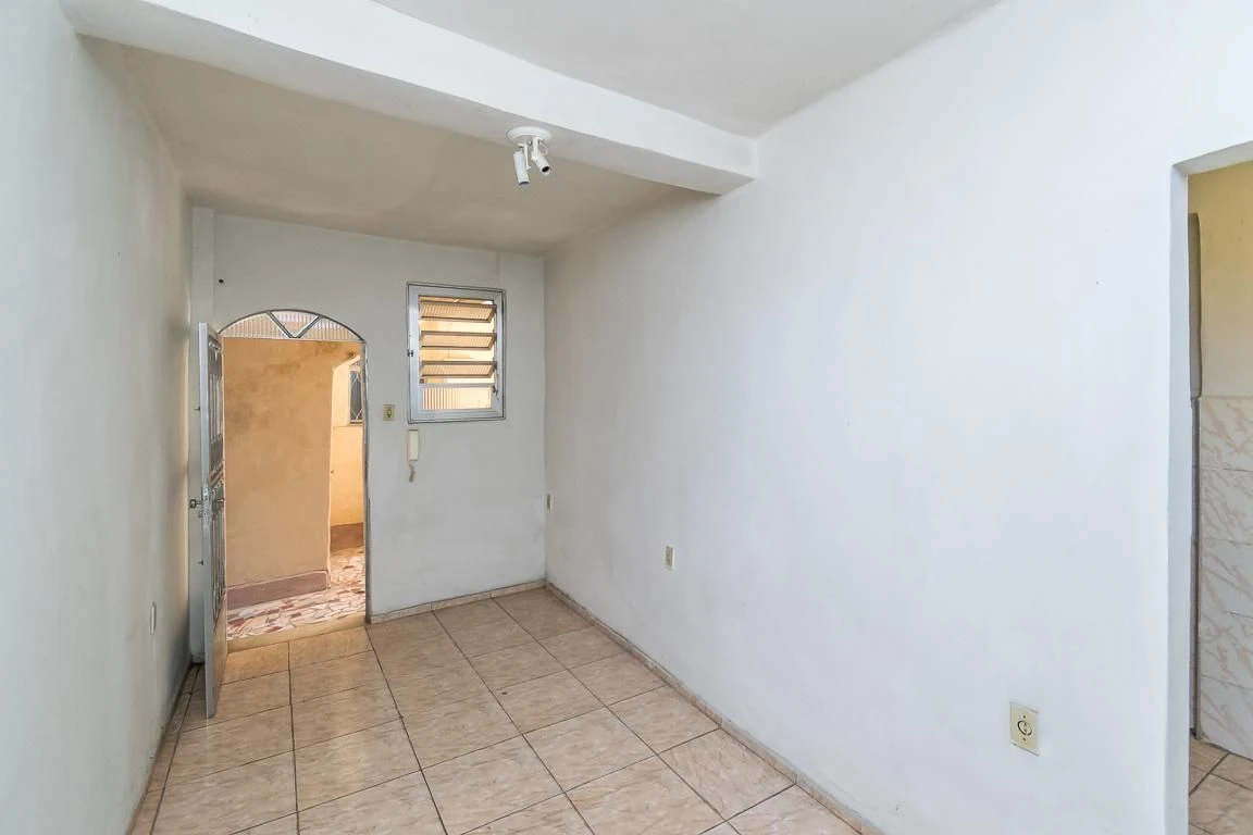 Unfurnished apartment with 2 bedrooms and a laundry area — photo 18
