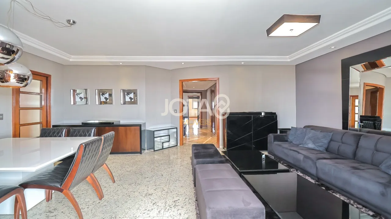 249 m² rental apartment with 3 bedrooms and a suite — photo 3