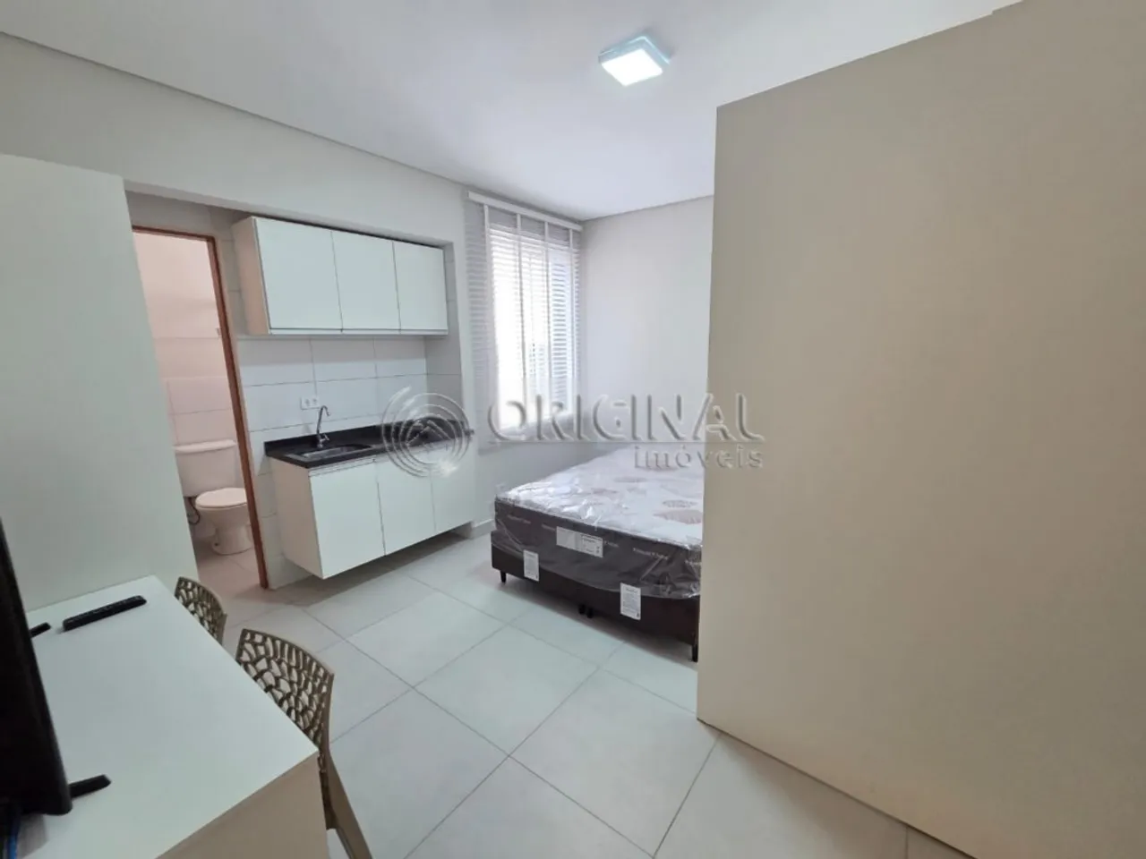 Furnished 1-bedroom apartment with compact kitchenette — photo 5