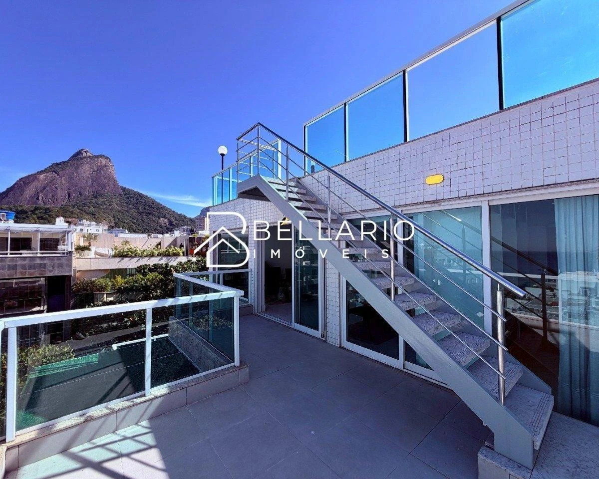 Triplex penthouse with 660 m² and three en-suite bedrooms