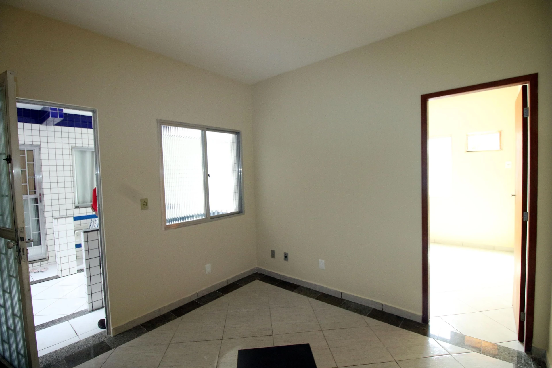 1-bedroom apartment with a balcony and laundry area — photo 17