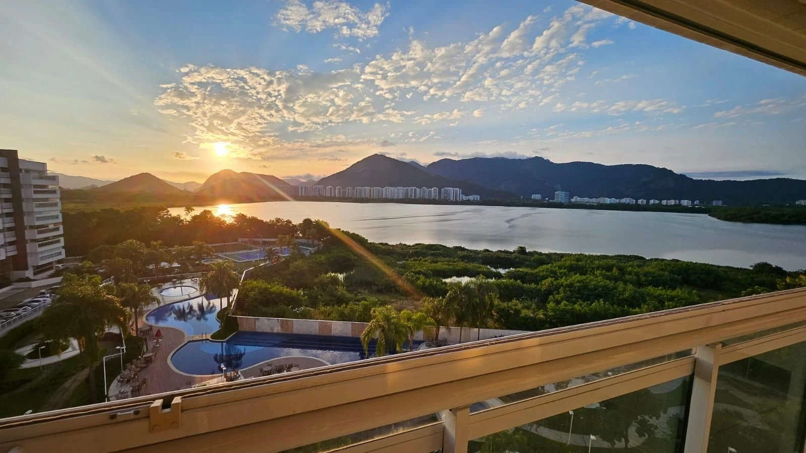 Water view in a 3-bedroom apartment, 85 m² — photo 28