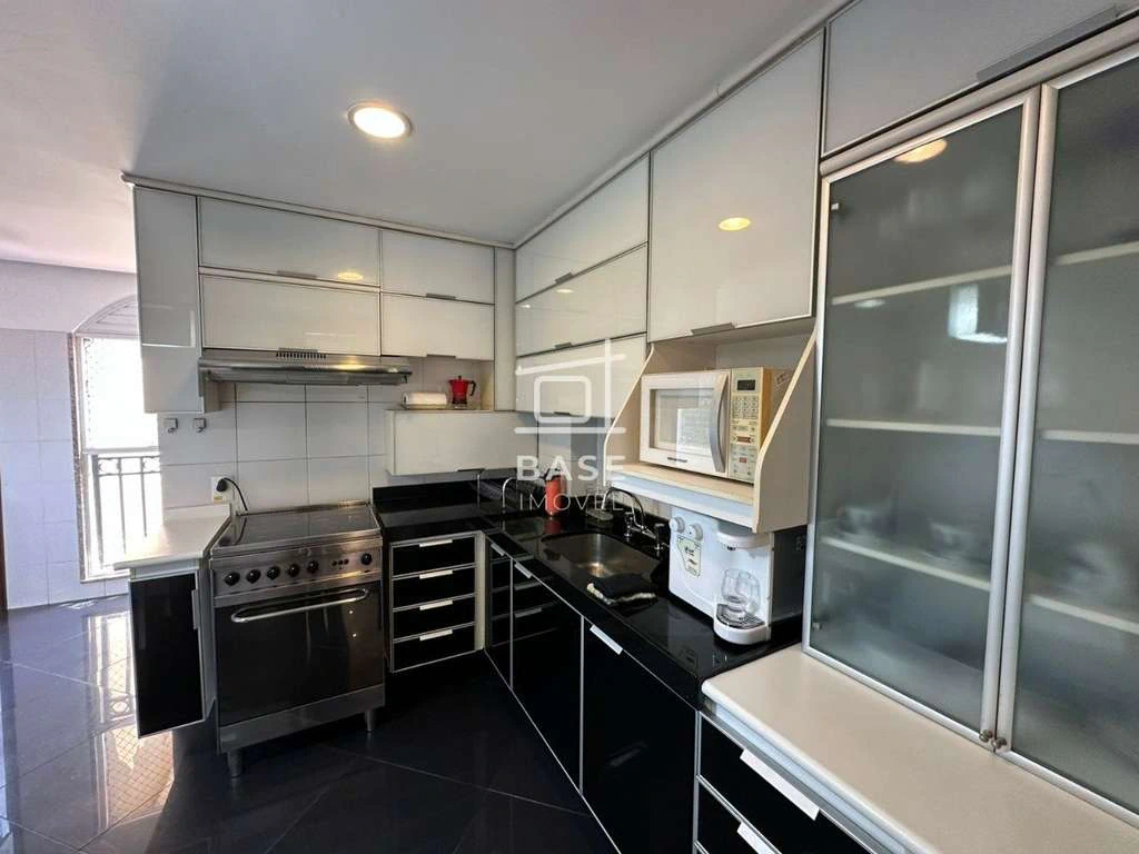 Furnished 2-bedroom apartment with balcony — photo 7