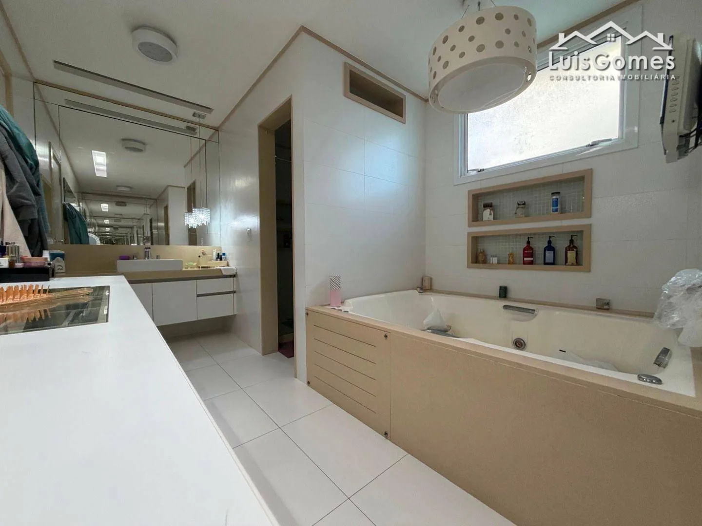 Furnished apartment with 4 bedrooms and 5 bathrooms — photo 16