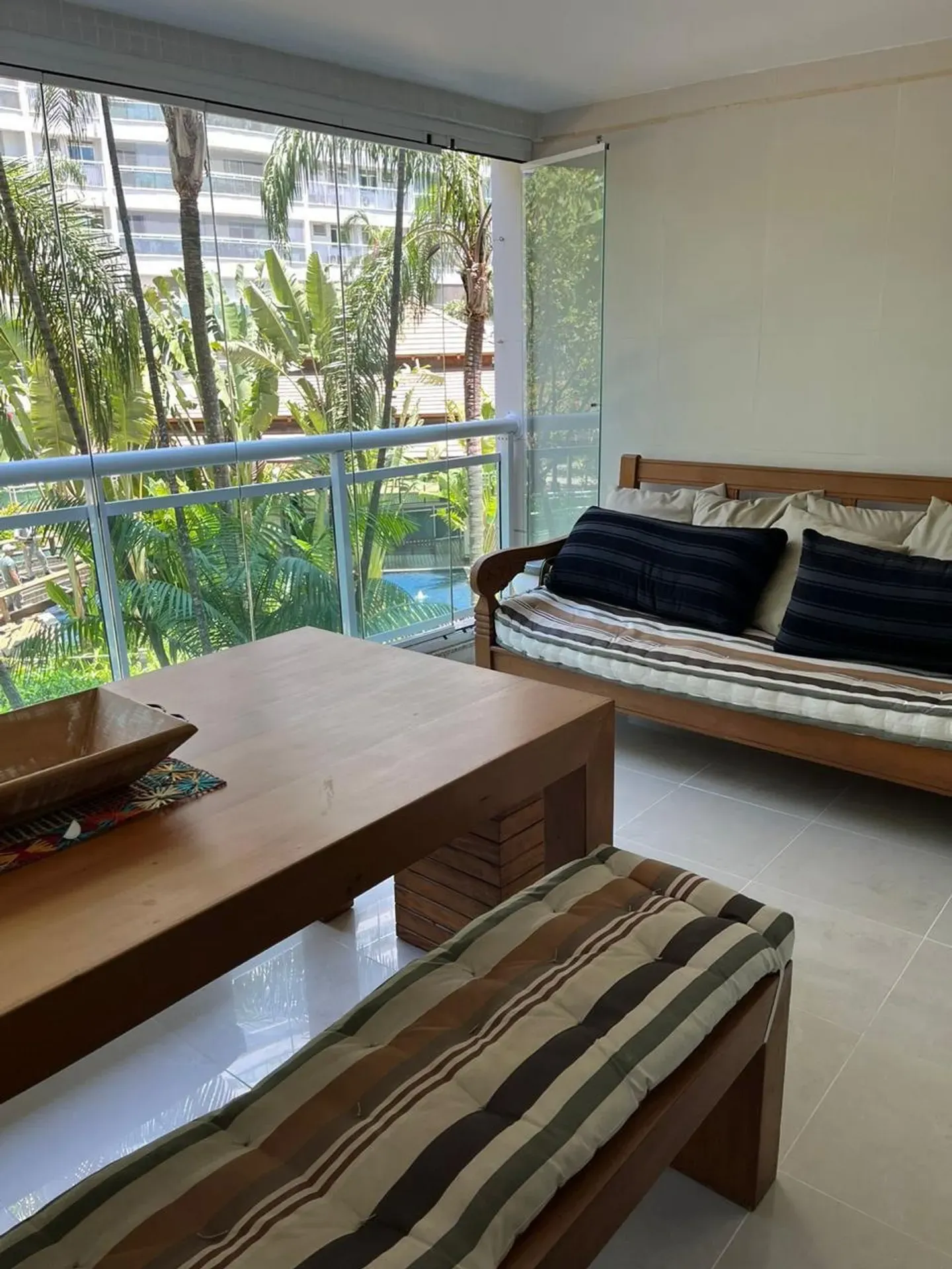 Furnished apartment with balcony, 4 bedrooms and 5 baths — photo 21