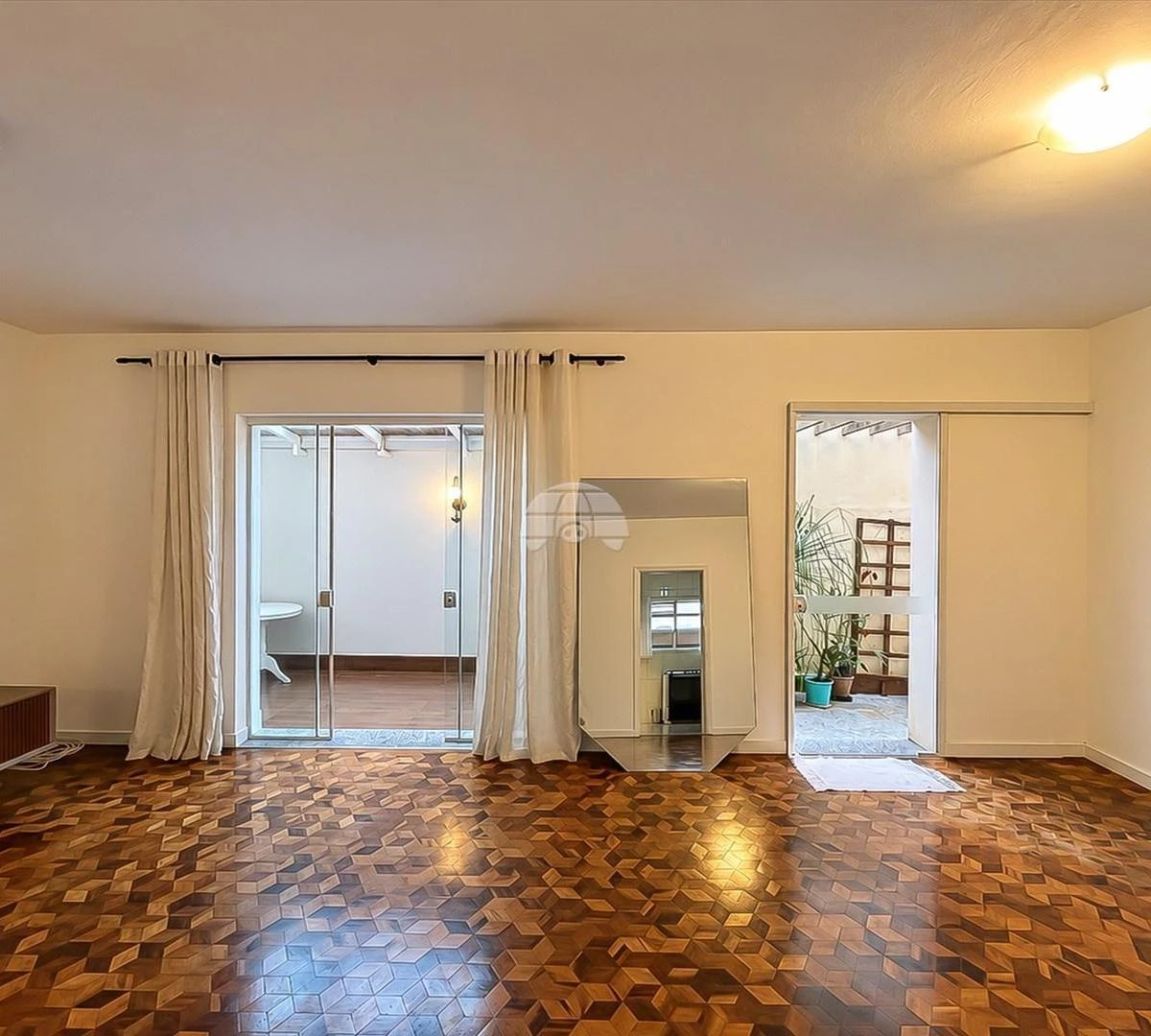 3-bedroom apartment with a bathtub — photo 7