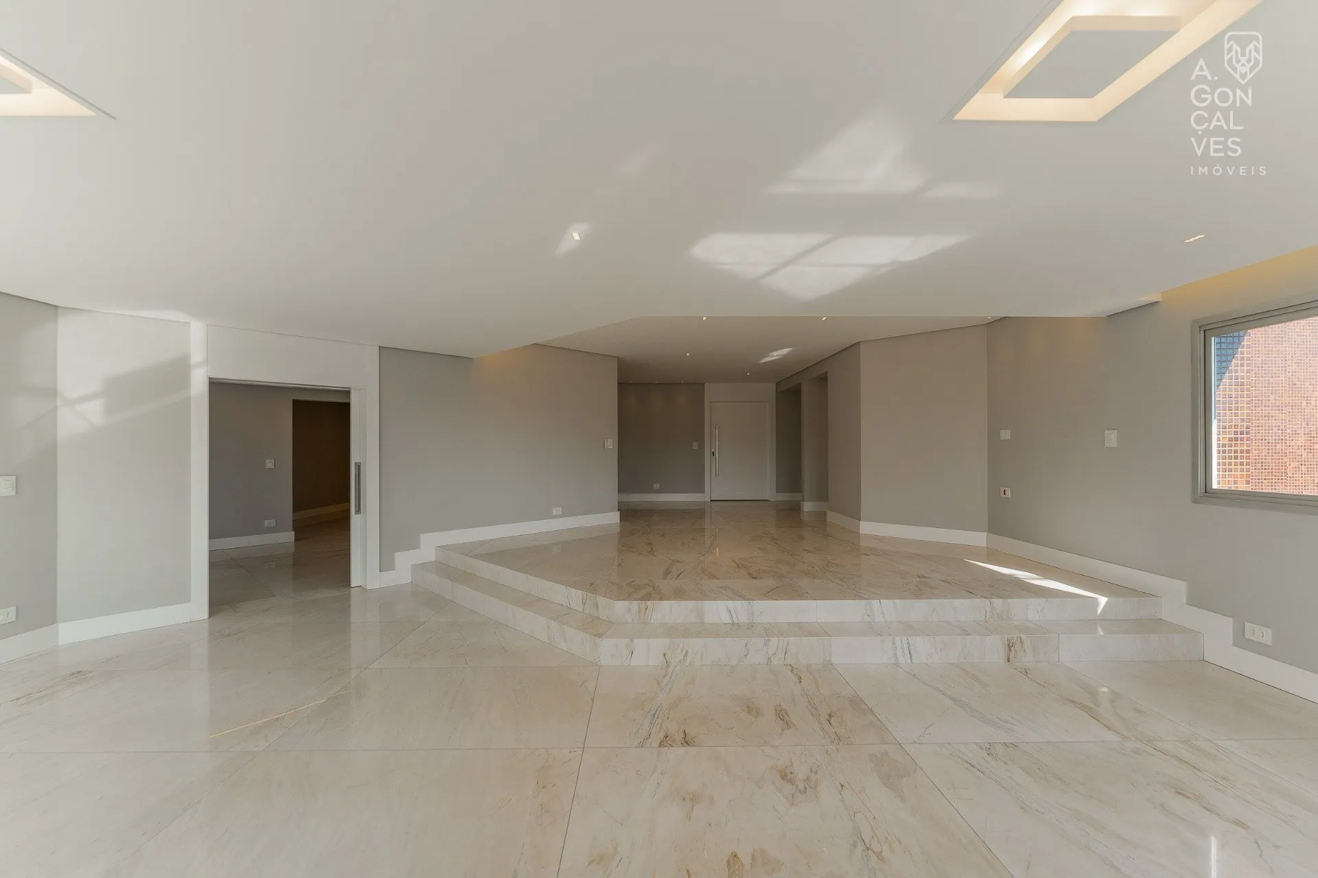 479 m² apartment with 4 bedrooms and 4 parking spaces — photo 9