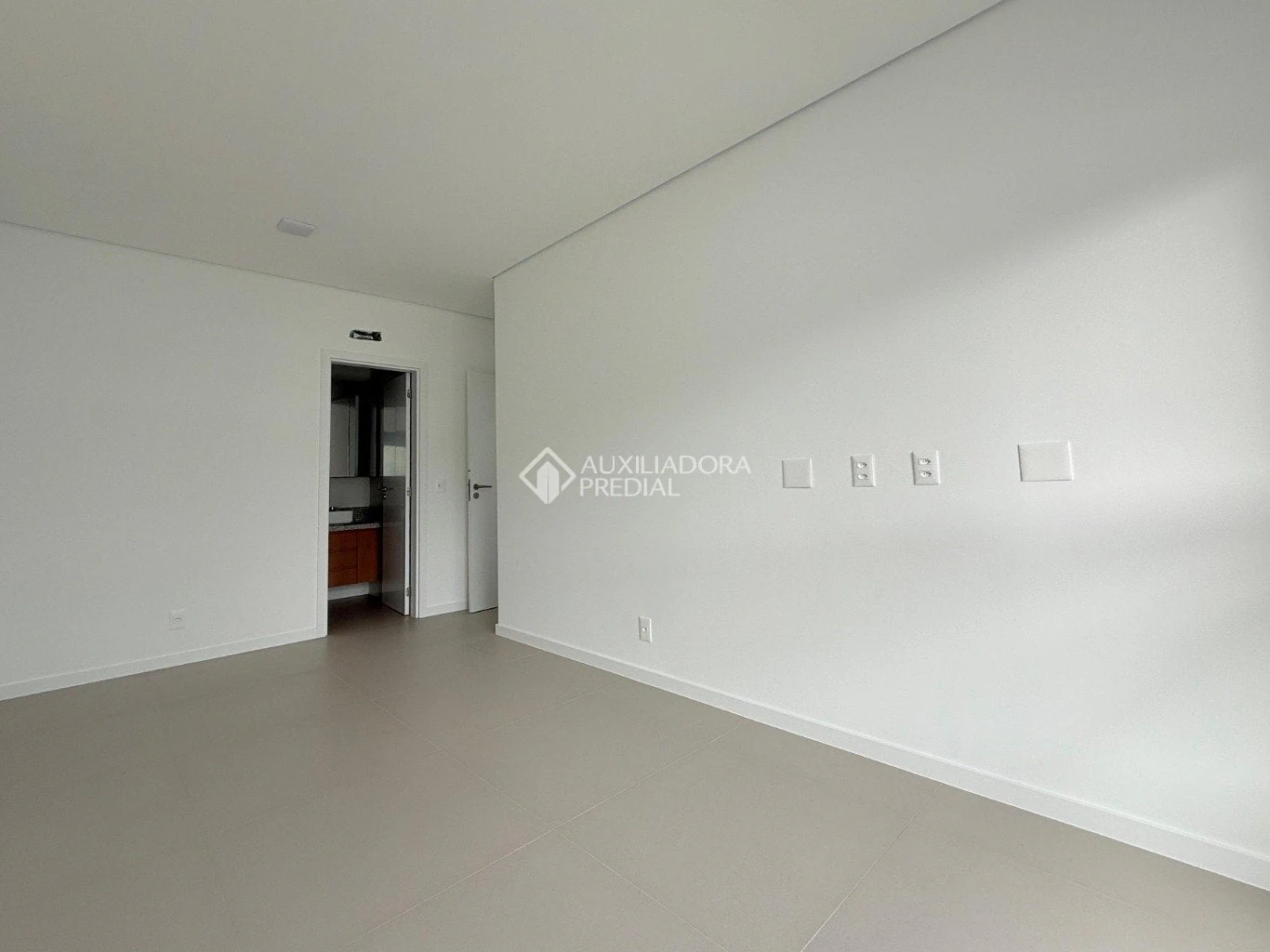 2-bedroom apartment with an en-suite bathroom