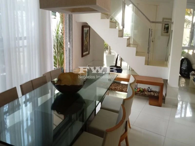 11-bedroom house with a walk-in closet in Rio de Janeiro — photo 2