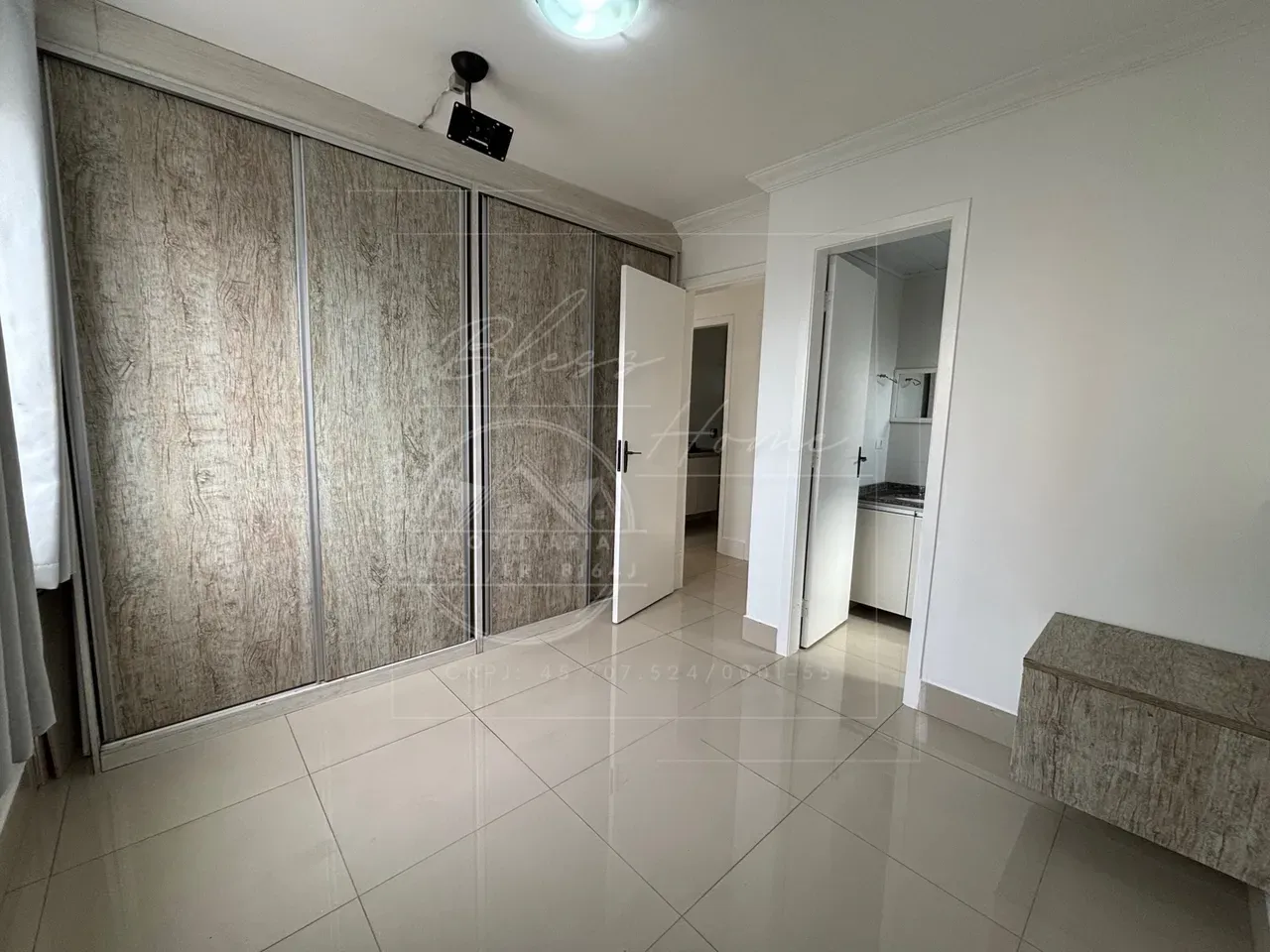 3-bedroom apartment with a closed kitchen and 2 bathrooms — photo 16