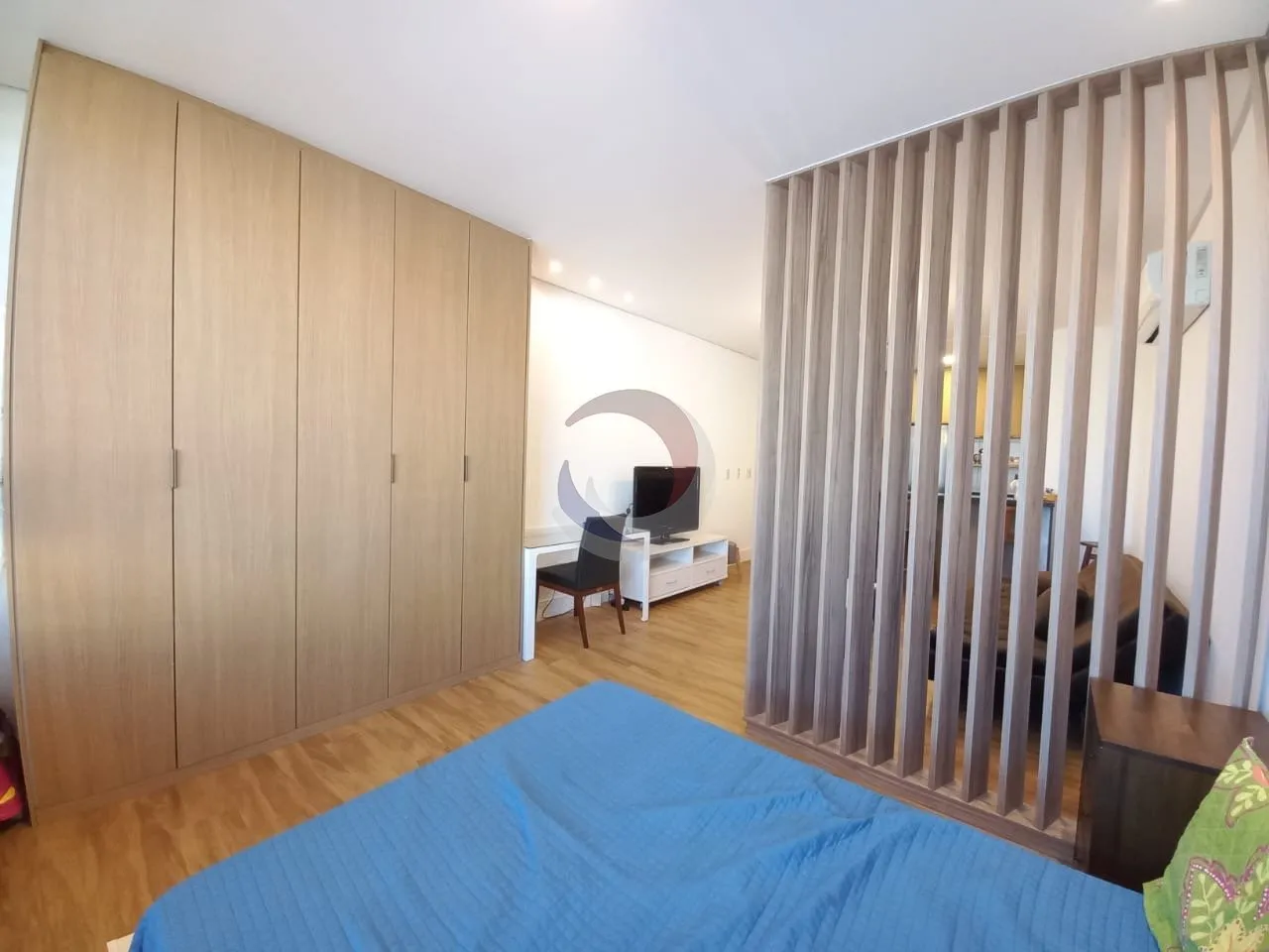 Меблированная студия с кухней открытой планировки, 73 м² — photo 19