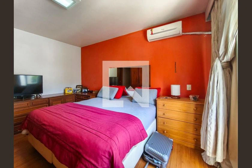 Mountain view in a 4-bedroom apartment, 159 m² — photo 2