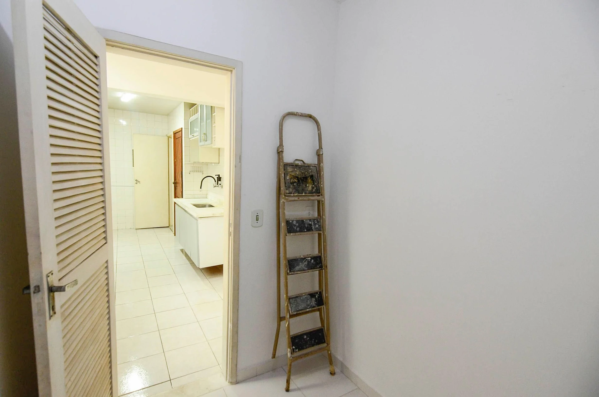Unfurnished apartment with 2 bedrooms and a balcony — photo 25