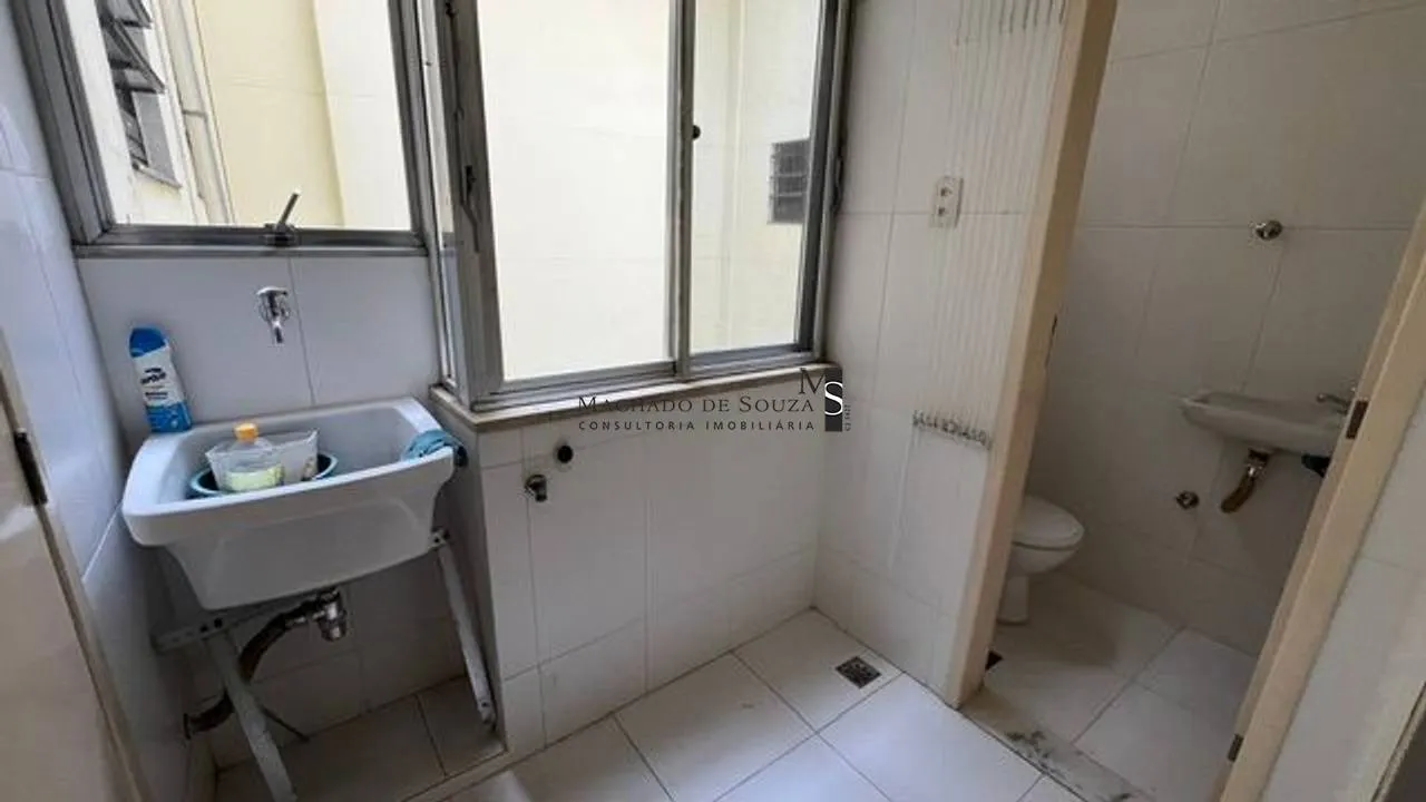 One-bedroom apartment with a mountain view in Rio de Janeiro — photo 15