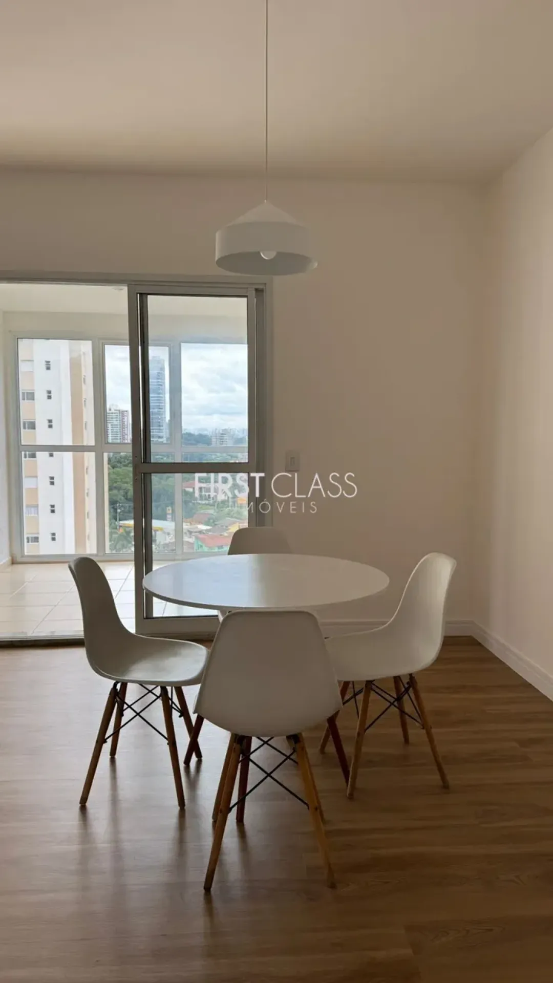 Wood or laminate floors in a 3-bedroom apartment, 113 m² — photo 6