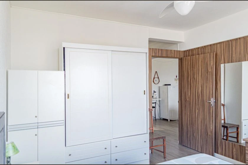 Furnished 1-bedroom apartment with open-plan kitchen — photo 5