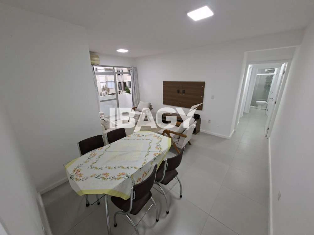 80 m² apartment with 2 bedrooms and a fitted kitchen — photo 4