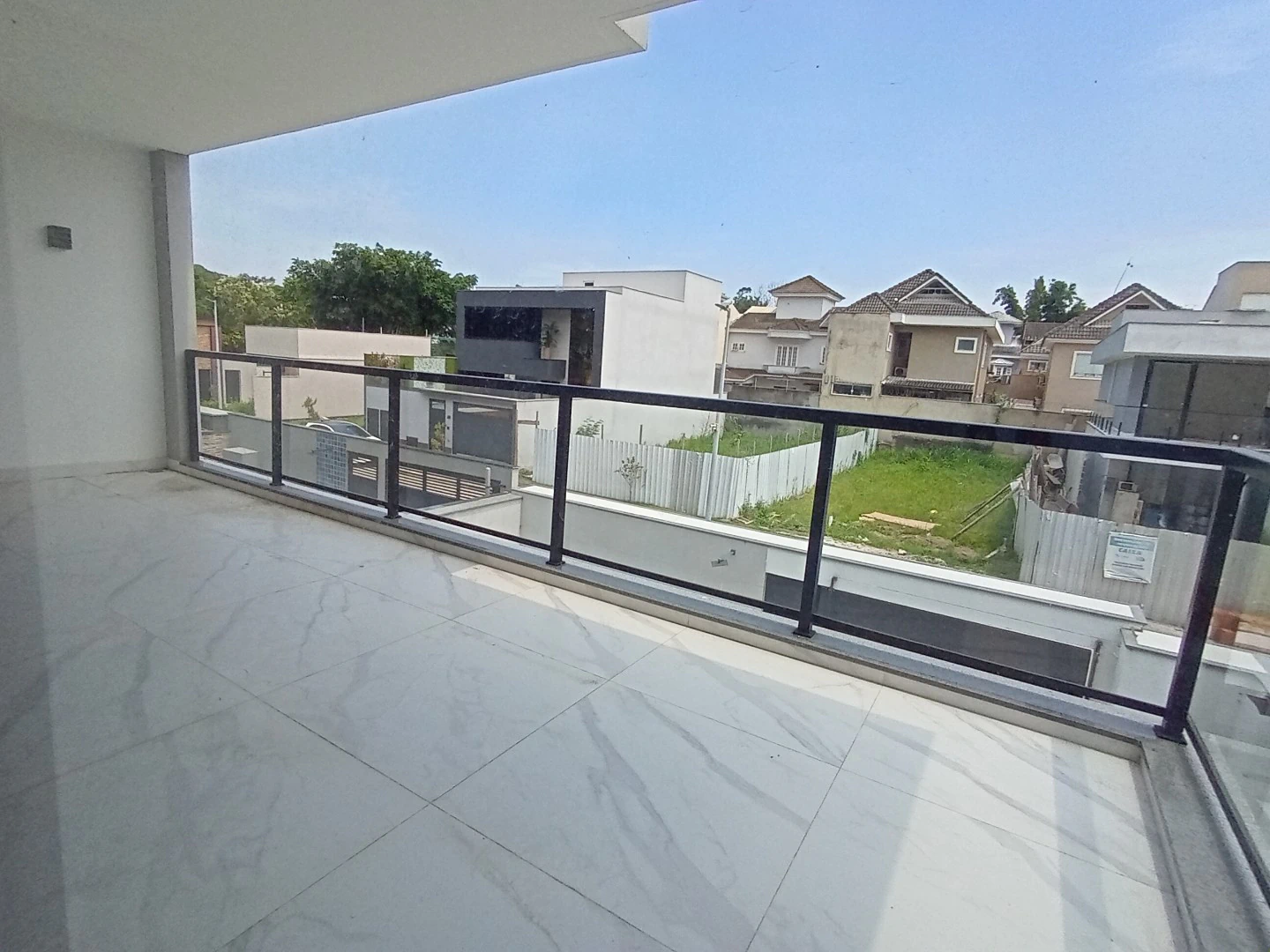 Condo house with open-plan kitchen and 3 en-suites — photo 16