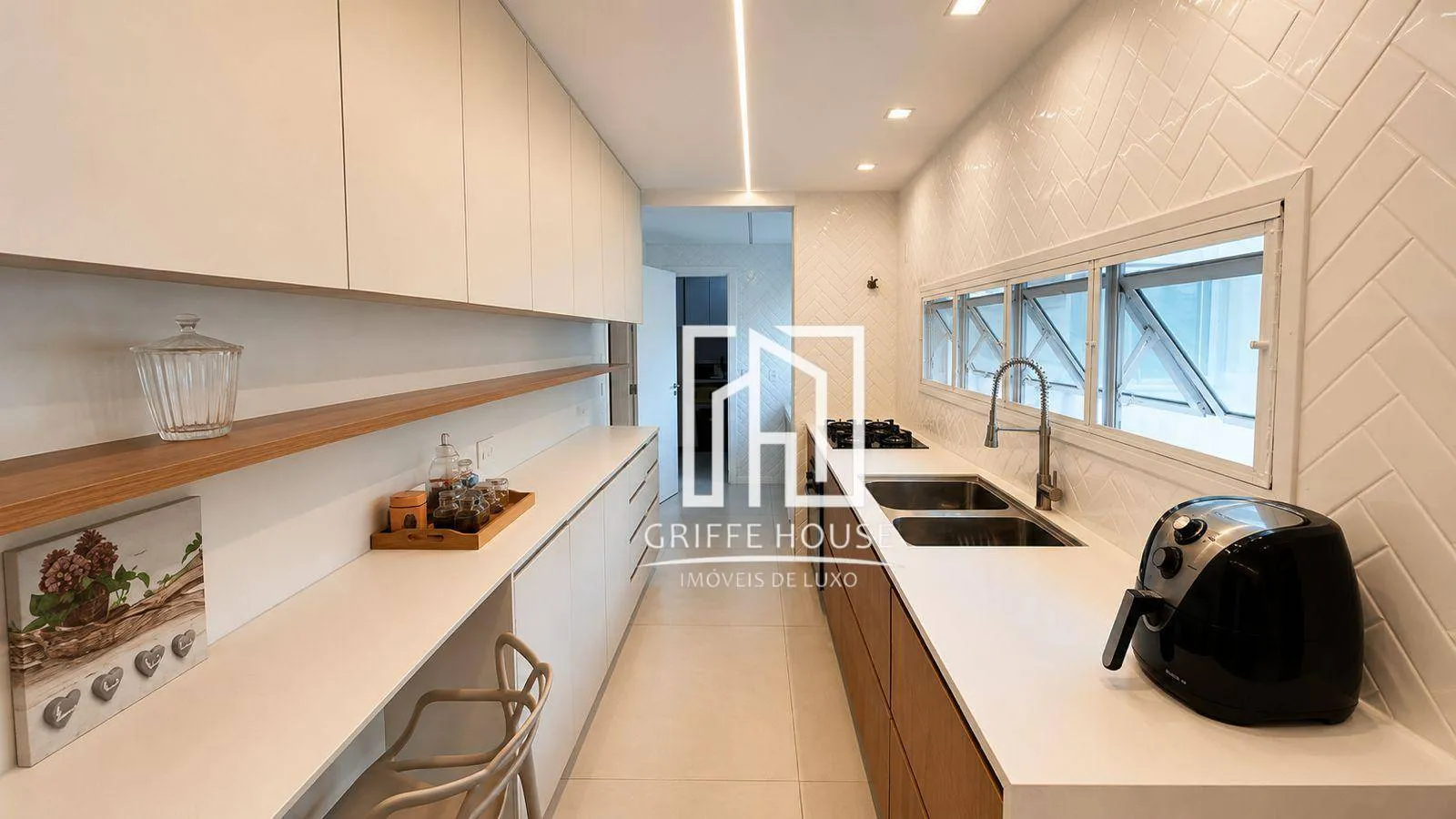 Furnished apartment, 400 m², with a home office — photo 6