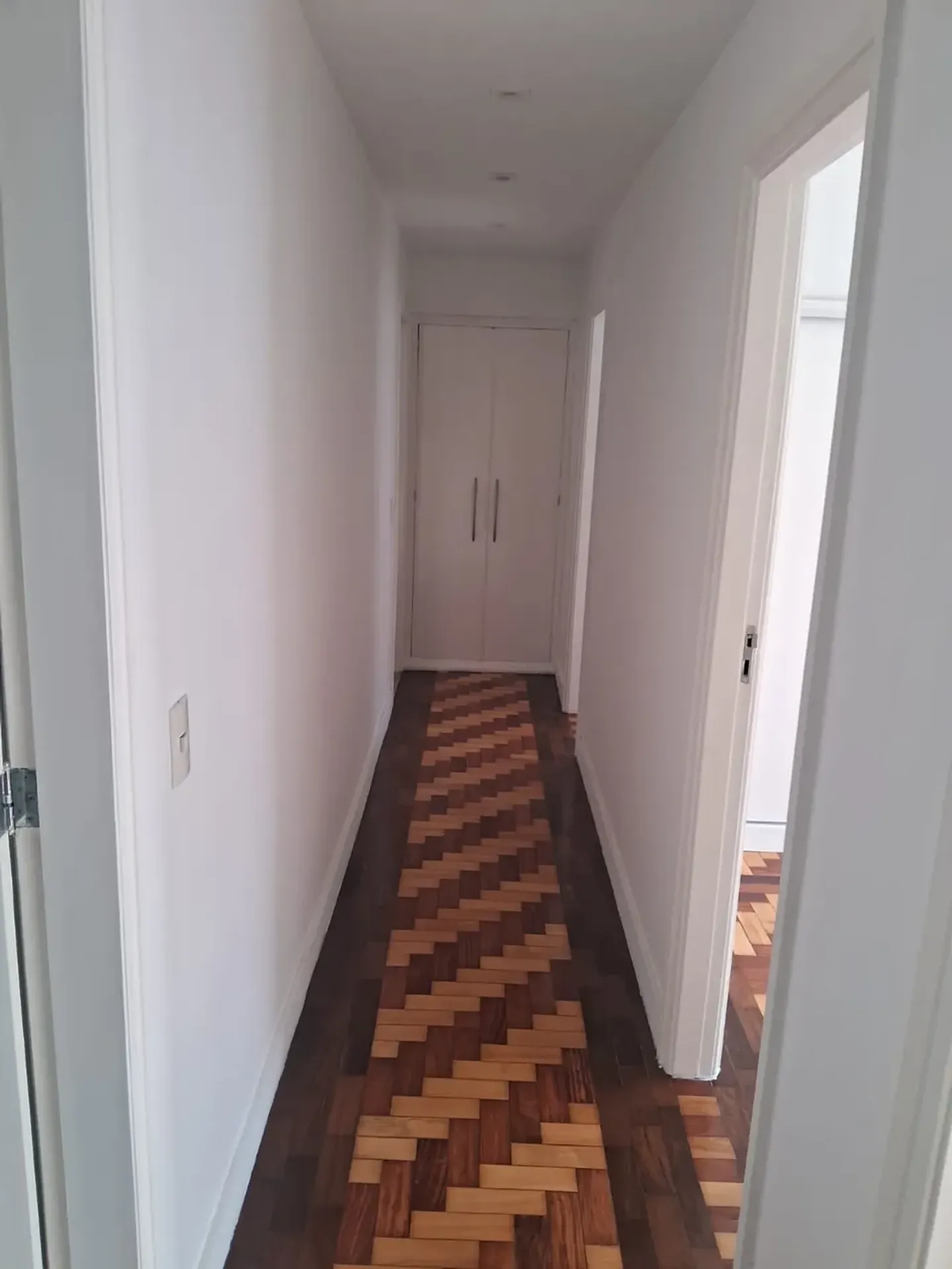 2-bedroom apartment with wood or laminate floors — photo 24