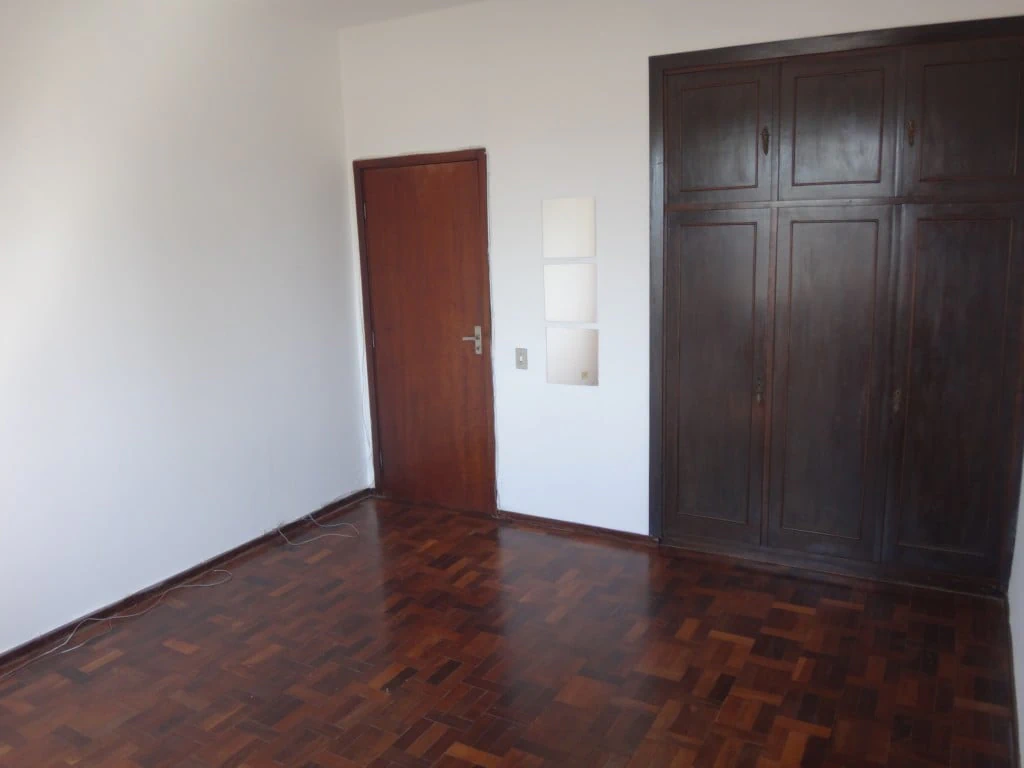 3-bedroom apartment with a bathtub in Curitiba — photo 17