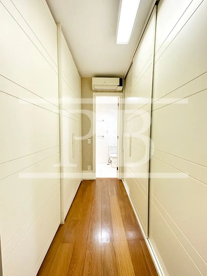 Apartamento com 2 quartos e varanda de vidro fechada — photo 18