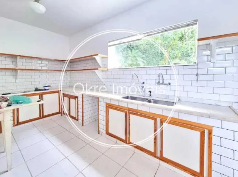 House with 4 bedrooms and a balcony with built-in grill — photo 13