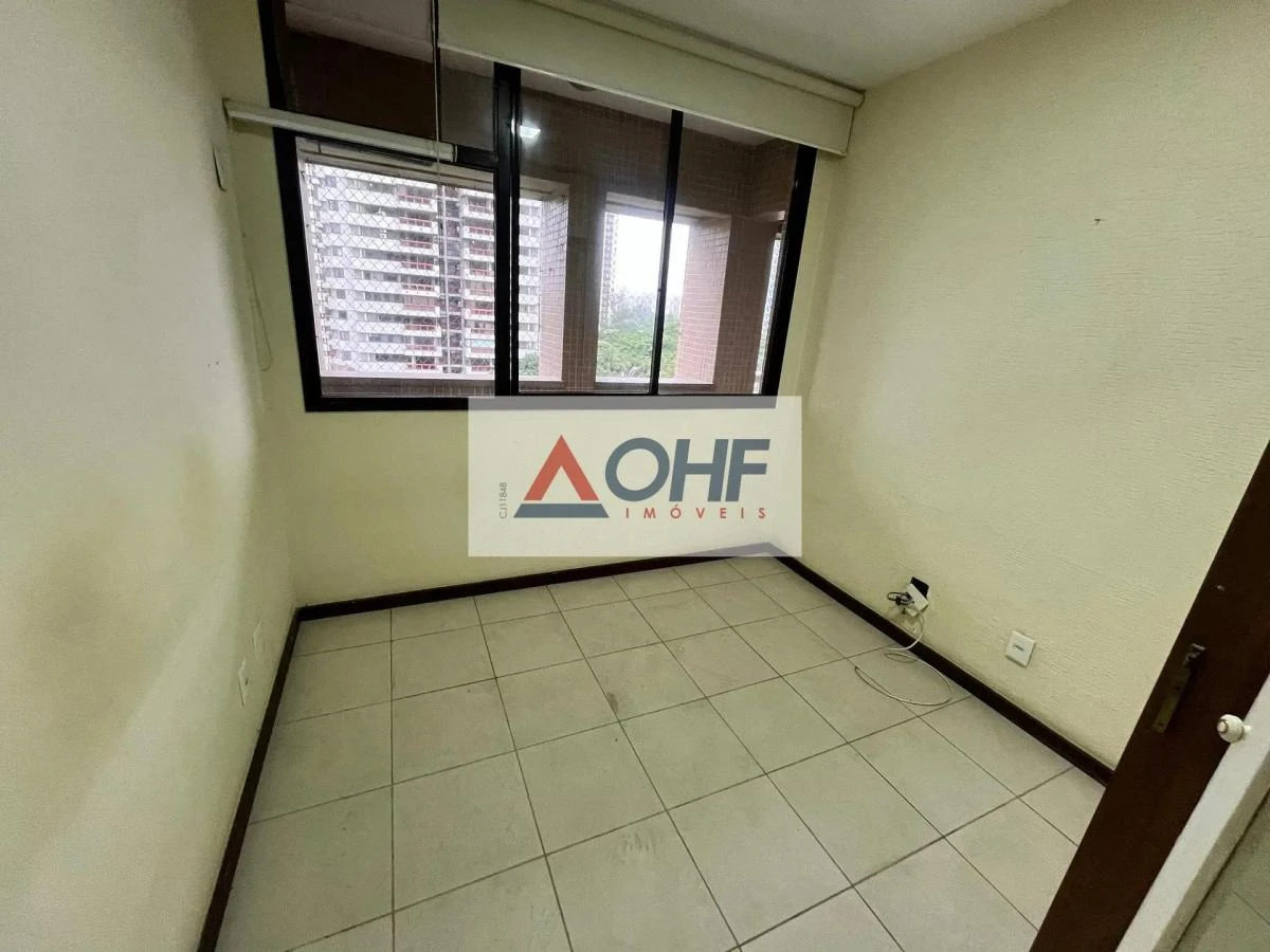 3-bedroom apartment in a building with a pool — photo 4