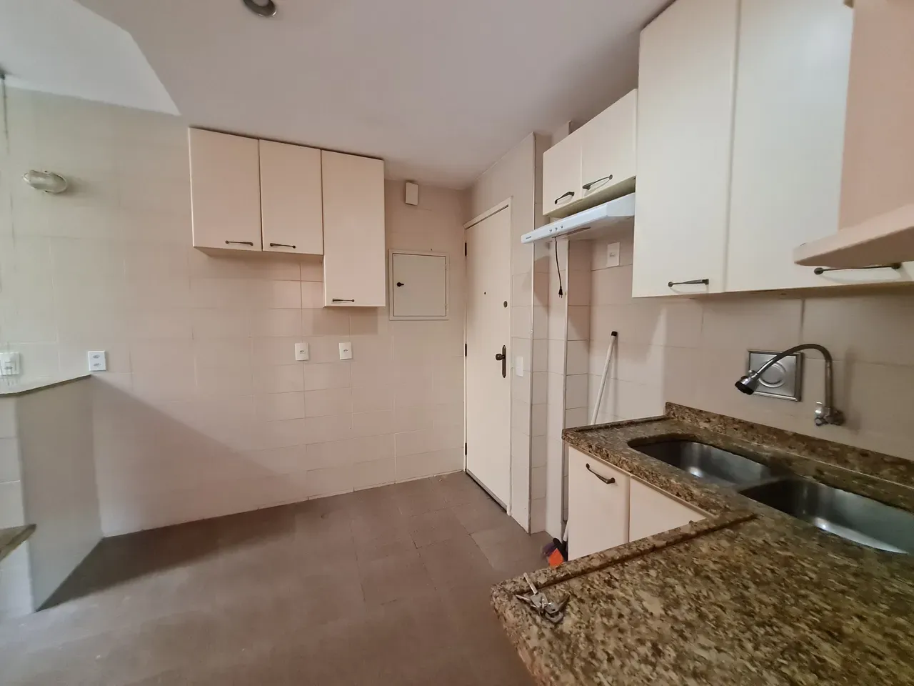 3-bedroom apartment with en-suite on the 9th floor — photo 2