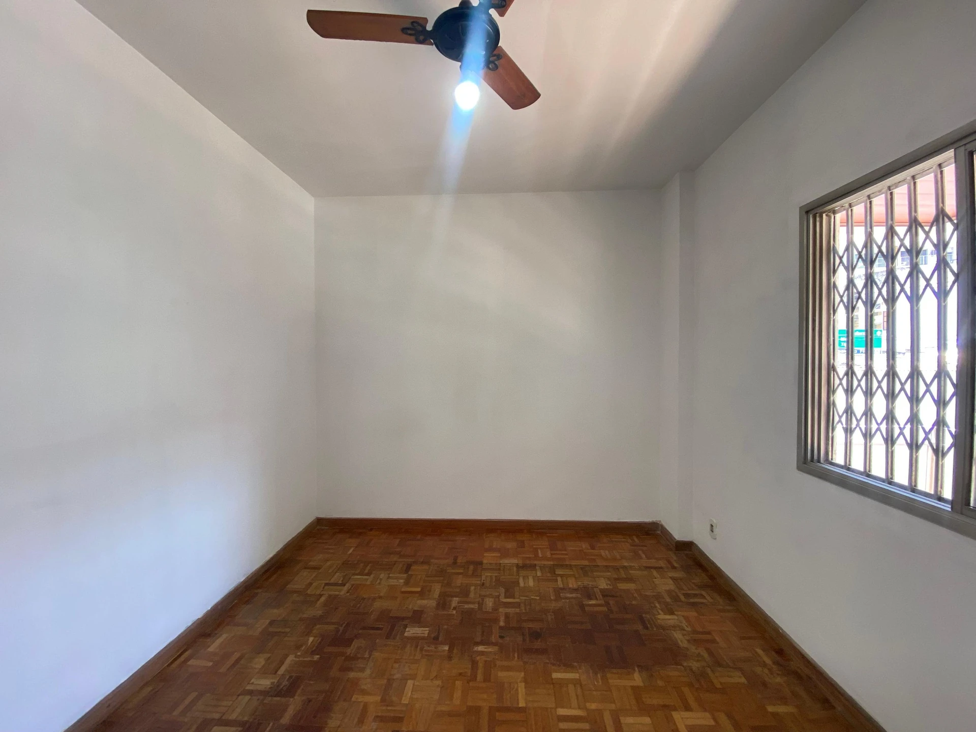 Apartment, 92 m², with wood or laminate floors — photo 16