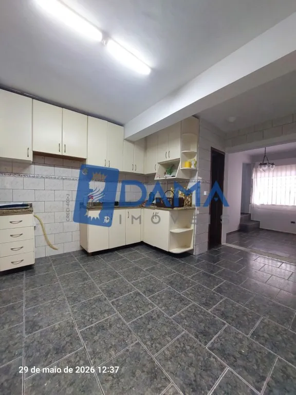 4-bedroom townhouse with separate, closed kitchen — photo 11