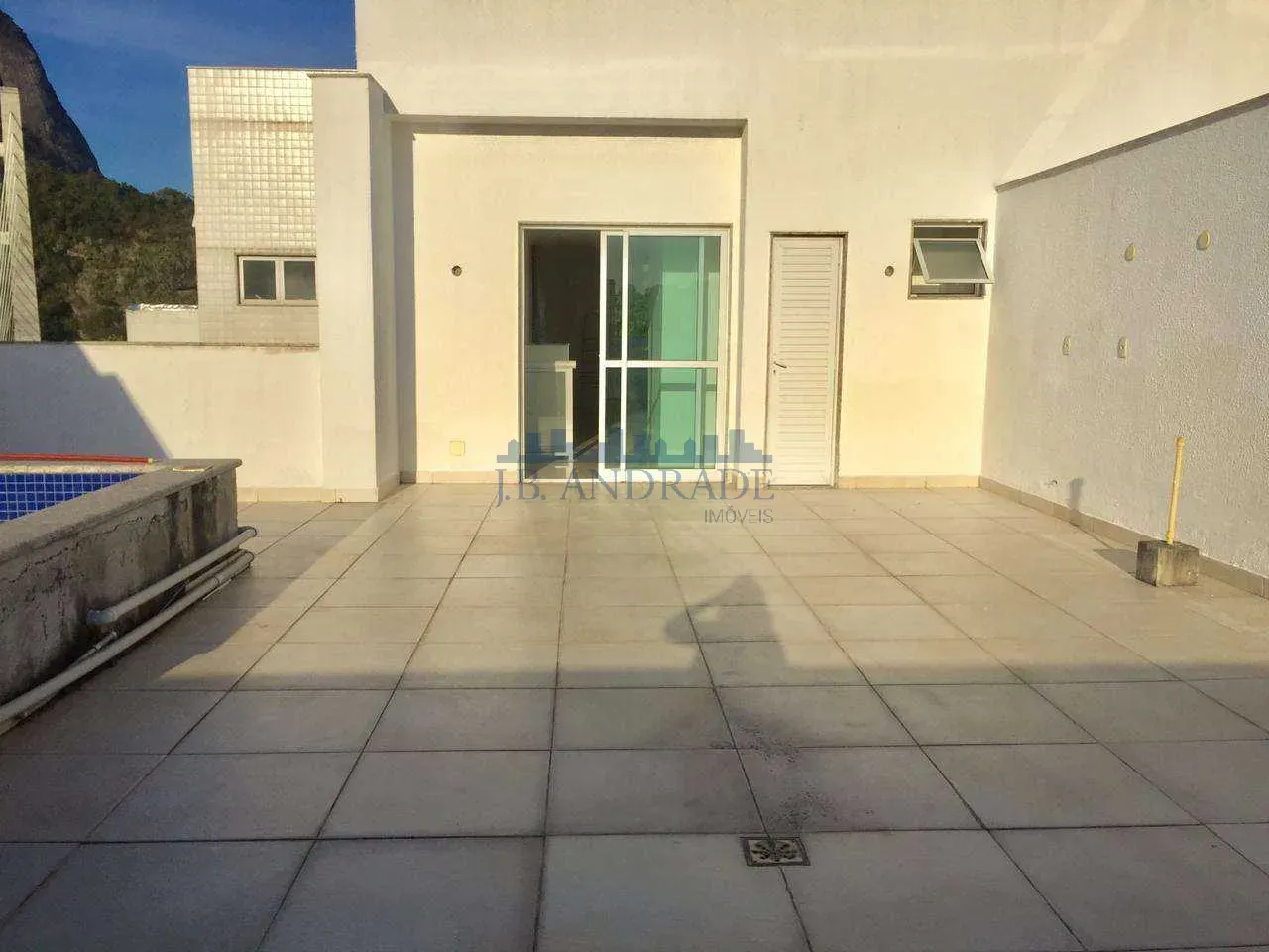 320 m² apartment with a walk-in closet and a mountain view — photo 3