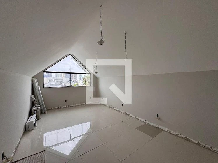House, 280 m², with a walk-in closet — photo 4