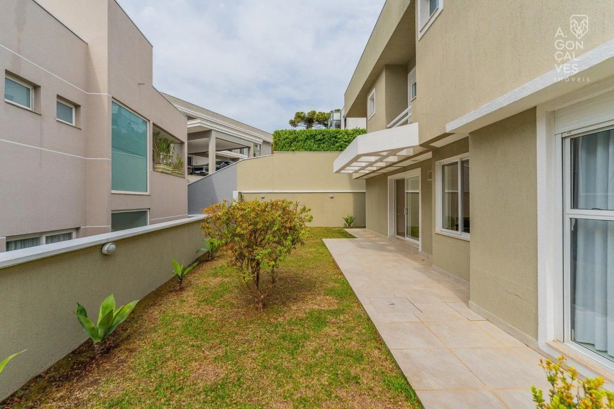 4-bedroom house with floor-to-ceiling windows in Curitiba — photo 35