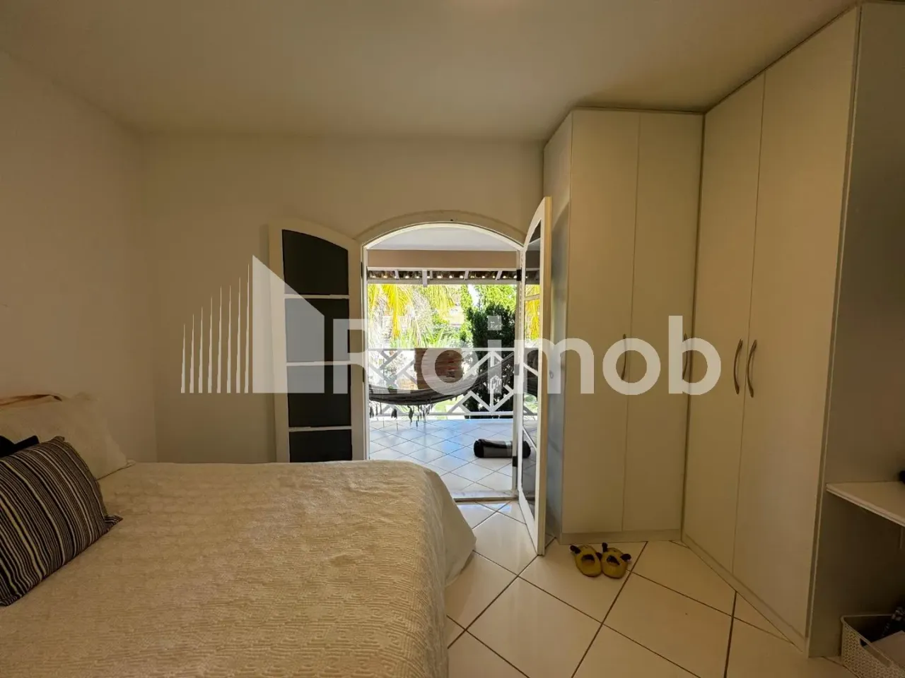 Furnished house with 4 bedrooms and an open-plan kitchen — photo 9