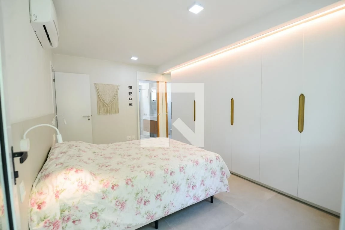 Furnished 4-bedroom apartment with 4 bathrooms — photo 12