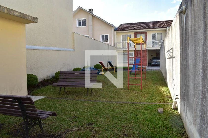 3-bedroom house with a walk-in closet in Curitiba — photo 48