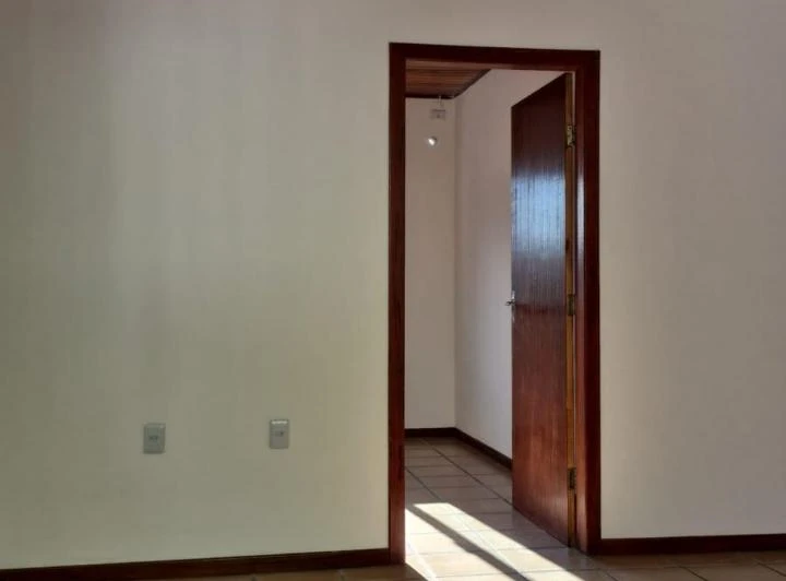 House with 3 bedrooms and an en-suite — photo 4