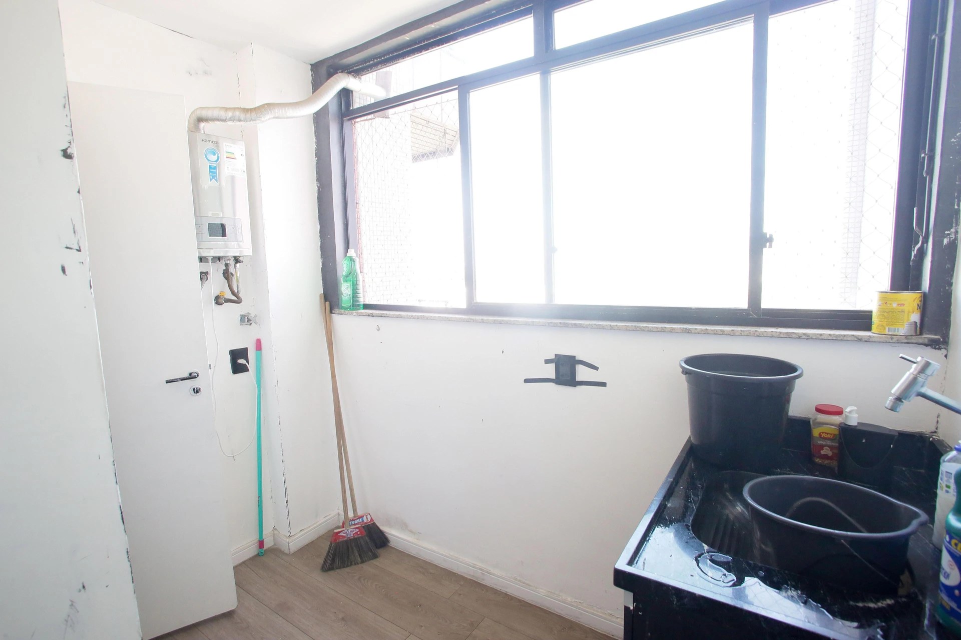3-bedroom apartment with a balcony and 1 parking space — photo 39