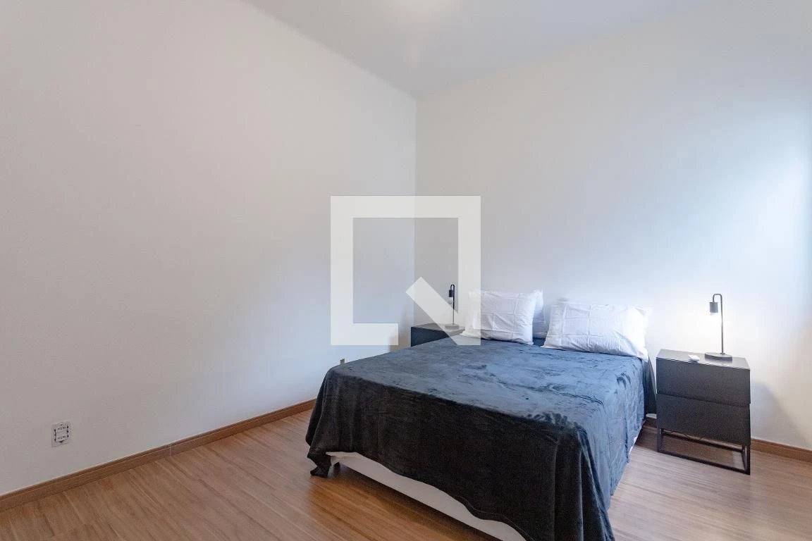 3-bedroom house with wood or laminate floors — photo 19