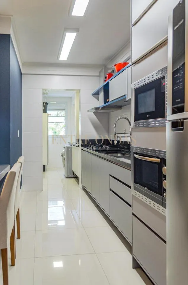 Furnished 2-bedroom apartment with open-plan kitchen — photo 6