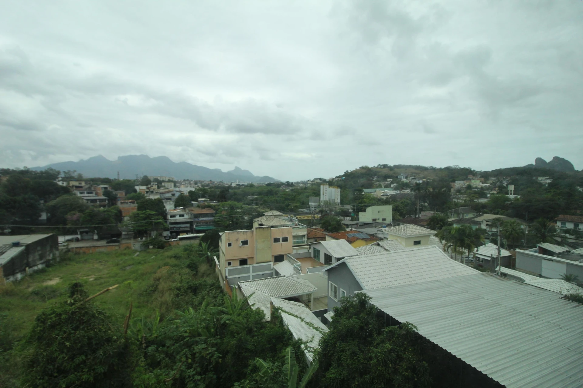 Rental apartment with 3 en-suite bedrooms and balcony — photo 45