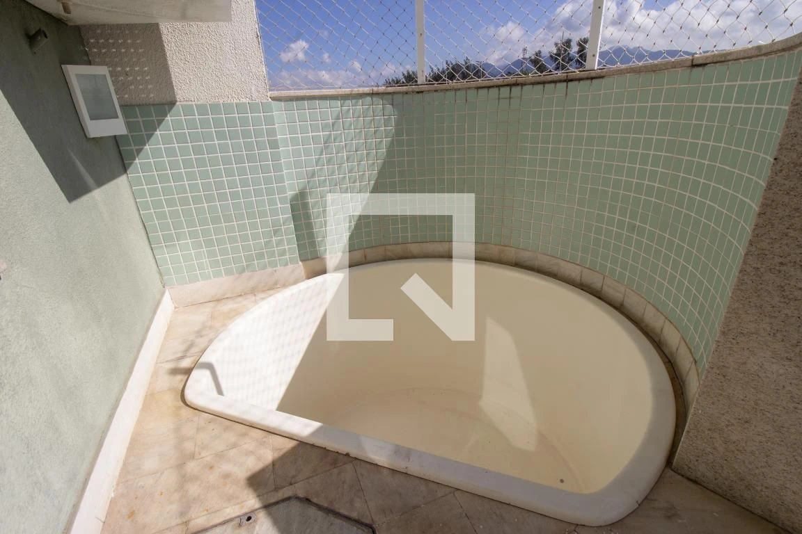Apartamento com 3 quartos, varanda e vista para as montanhas — photo 12